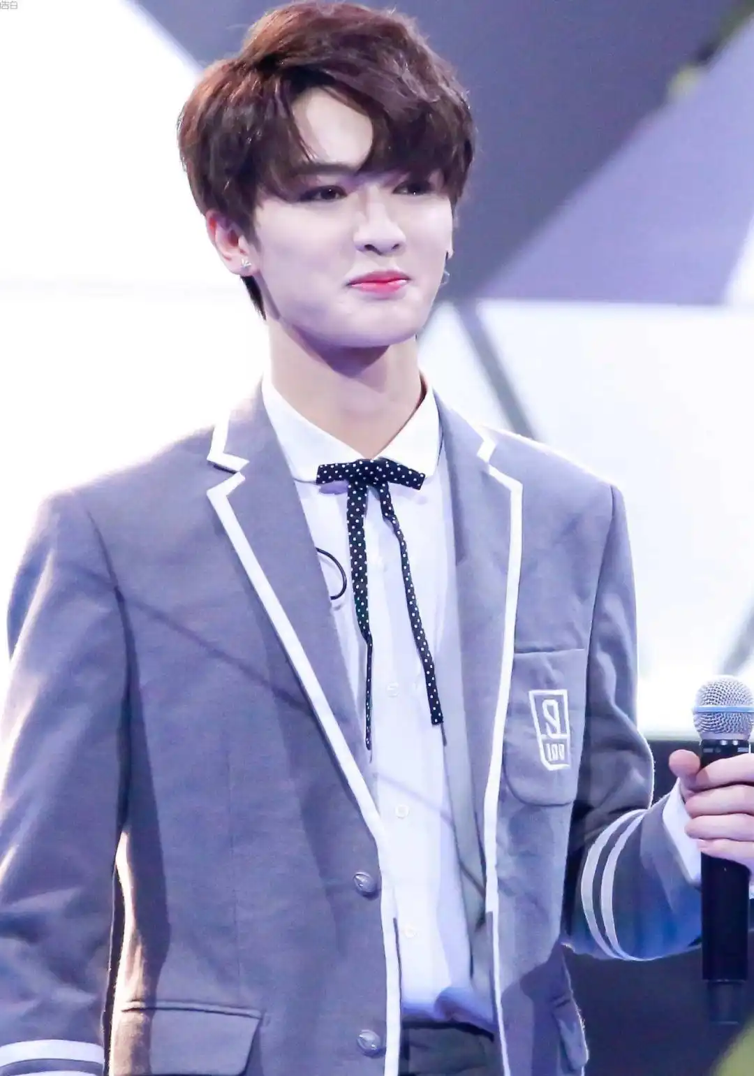 朱正廷近况_明星火了会被同学报黑料嘛,_朱正廷遭遇不幸事件